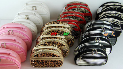 【義烏廠家生產加工化妝包、冰包、手提包、拉桿包等箱包】價格,廠家,圖片,服飾加工,肖守田(個體經營)-