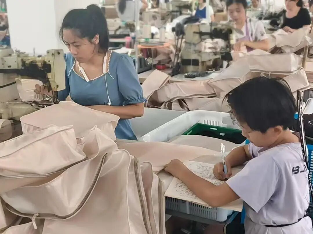 從人大應(yīng)用經(jīng)濟(jì)視角看箱包銷售 市場、策略與消費(fèi)趨勢(shì)分析